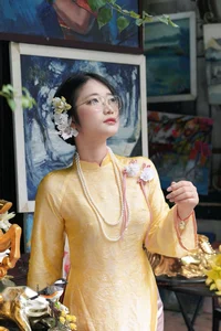 Elegant Yellow Mulberry Silk Ao Dai: Traditional Vietnamese Long Dress for Weddings and Special Occasions - image 0