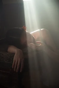 Cinematic Indoor Portrait Series: Cai Jing Fan in YiTuYu Art Language Vol.9102 – Atmospheric Photography Inspiration for Interior Style and Artistic Moods - image 3