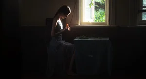 Cinematic Indoor Portrait Series: Cai Jing Fan in YiTuYu Art Language Vol.9102 – Atmospheric Photography Inspiration for Interior Style and Artistic Moods - image 1