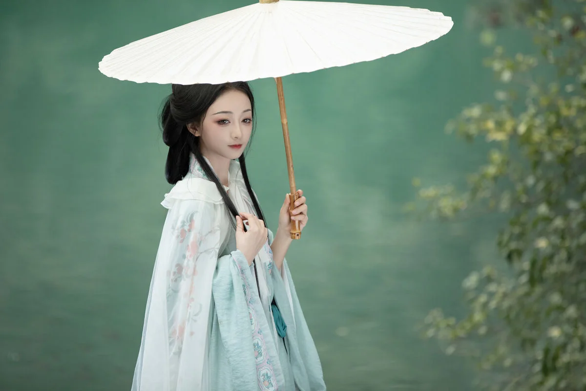YiTuYu Art Language Vol.7192 Featuring Stunning Model Xiao Yang