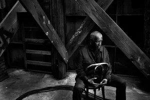 Denzel Washington’s Iconic Esquire Photoshoot: A Masterclass in Style and Presence - image 10