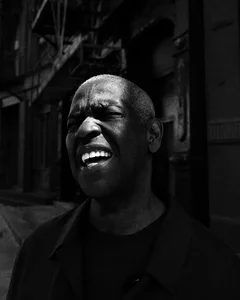 Denzel Washington’s Iconic Esquire Photoshoot: A Masterclass in Style and Presence - image 2