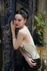 Exploring the High Appearance Fees of Ngoc Trinh in the Fashion Industry - image 3