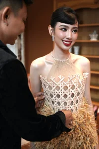 Exploring the High Appearance Fees of Ngoc Trinh in the Fashion Industry - image 7