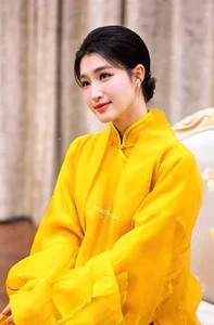 Timeless Grace: Phuong Nhi’s Serene Buddhist Wedding Ceremony in Traditional Ao Dai - image 4