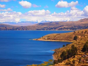 Exploring Lake Titicaca: The World's Highest Navigable Lake and Its Ancient Secrets - image 4
