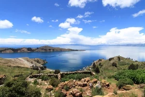 Exploring Lake Titicaca: The World's Highest Navigable Lake and Its Ancient Secrets - image 2