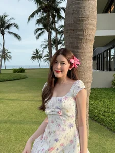 Tang My Han Stuns in Mini Dress Showcasing Elegant Long Legs - image 3