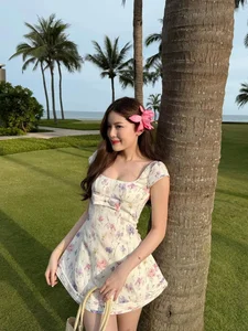 Tang My Han Stuns in Mini Dress Showcasing Elegant Long Legs - image 5