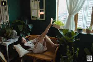 Jiajia Photography Collection: Green Plants and Guitar Melodies with IESS - image 6