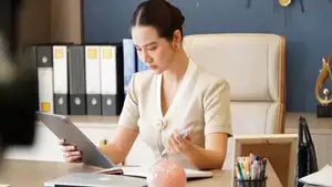 Huyen Lizzie Wows with Stunning Office Style: The Secret to Elegant Dressing Every Woman Should Learn! - image 5