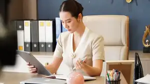 Huyen Lizzie Wows with Stunning Office Style: The Secret to Elegant Dressing Every Woman Should Learn! - image 7