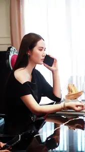 Huyen Lizzie Wows with Stunning Office Style: The Secret to Elegant Dressing Every Woman Should Learn! - image 4