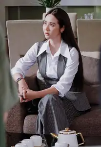 Huyen Lizzie Wows with Stunning Office Style: The Secret to Elegant Dressing Every Woman Should Learn! - image 8
