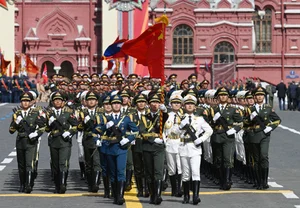 Vietnam's Distinguished Presence: Impressive Scenes from the International Military Parade at Red Square - image 13