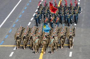 Vietnam's Distinguished Presence: Impressive Scenes from the International Military Parade at Red Square - image 17