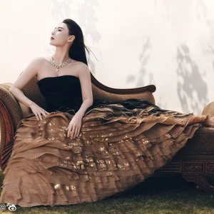 Style Icon Cecilia Cheung Shines in Exquisite Gold Dress by Vietnamese Designer - image 5