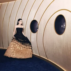 Style Icon Cecilia Cheung Shines in Exquisite Gold Dress by Vietnamese Designer - image 6