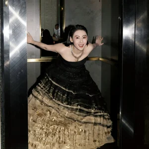 Style Icon Cecilia Cheung Shines in Exquisite Gold Dress by Vietnamese Designer - image 8