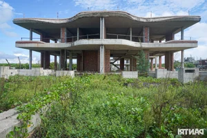 Abandoned Luxury: The Silent Concrete Skeletons of Da Nang’s Coastal Resorts - image 3