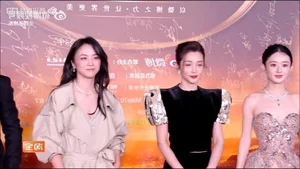 Li Ziqi Captivates with Traditional Mother-of-Pearl Inlay Dress on the Red Carpet - image 0