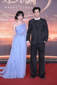Li Ziqi Captivates with Traditional Mother-of-Pearl Inlay Dress on the Red Carpet - image 9