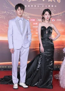 Li Ziqi Captivates with Traditional Mother-of-Pearl Inlay Dress on the Red Carpet - image 3