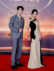 Li Ziqi Captivates with Traditional Mother-of-Pearl Inlay Dress on the Red Carpet - image 10
