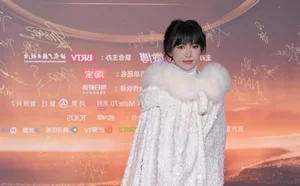 Li Ziqi Captivates with Traditional Mother-of-Pearl Inlay Dress on the Red Carpet - image 11