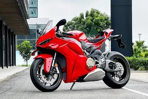 Ducati Panigale V4 2025 Arrives in Vietnam: The Ultimate Fusion of Speed and Italian Artistry - image 8