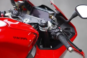 Ducati Panigale V4 2025 Arrives in Vietnam: The Ultimate Fusion of Speed and Italian Artistry - image 5