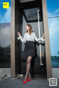 IESS Silk Temptation: Zi Zi and the Wind-Blown Skirt - image 8