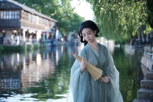 Modern Elegance in YiTuYu Art Language Vol.10273 Featuring Qing Qing - image 2