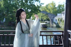 Modern Elegance in YiTuYu Art Language Vol.10273 Featuring Qing Qing - image 0