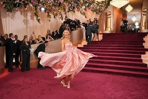 The Ethereal Beauty of Jennifer Lawrence on the Golden Globes Red Carpet - image 7