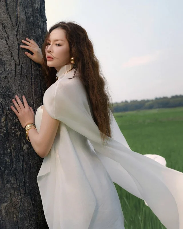 Summer Glamour: Thien An Stuns in Captivating Beachside Photoshoot