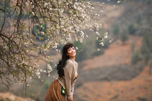 Summer Glamour: Thien An Stuns in Captivating Beachside Photoshoot - image 5