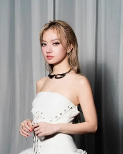 Summer Glamour: Thien An Stuns in Captivating Beachside Photoshoot - image 1