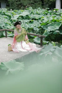 Captivating Visuals from YiTuYu Art Language Vol.5717 Li Yue Art Gallery - image 3