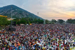 Ba Den Mountain Pilgrimage: Thousands Gather for New Year Blessings - image 0