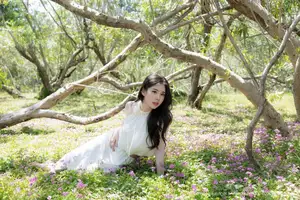 Bai Ru Xue Abby: Pure Beauty Amidst Lush Nature | XiuRen No.10485 - image 10