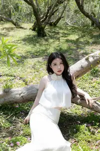 Bai Ru Xue Abby: Pure Beauty Amidst Lush Nature | XiuRen No.10485 - image 1