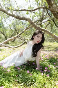 Bai Ru Xue Abby: Pure Beauty Amidst Lush Nature | XiuRen No.10485 - image 4
