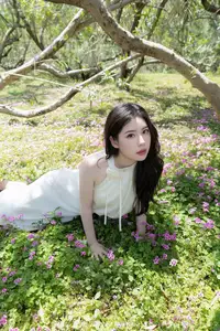Bai Ru Xue Abby: Pure Beauty Amidst Lush Nature | XiuRen No.10485 - image 6