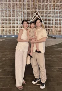 Chic Maternity Style: Dong Nhi's Elegant Fashion Journey During Her Second Pregnancy - image 3