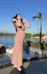 Chic Maternity Style: Dong Nhi's Elegant Fashion Journey During Her Second Pregnancy - image 14