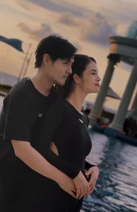 Chic Maternity Style: Dong Nhi's Elegant Fashion Journey During Her Second Pregnancy - image 13