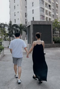 Chic Maternity Style: Dong Nhi's Elegant Fashion Journey During Her Second Pregnancy - image 4