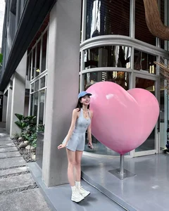 Elegant Dance Student Shares Romantic Valentine’s Day Photoshoot Capturing Sweetness and Grace - image 0