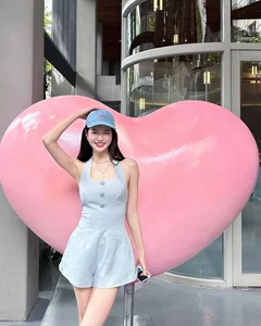 Elegant Dance Student Shares Romantic Valentine’s Day Photoshoot Capturing Sweetness and Grace - image 3